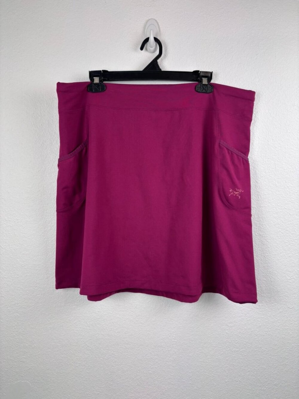 Arc'teryx women's XL berry pink athletic skirt athleisure outdoors hiking
